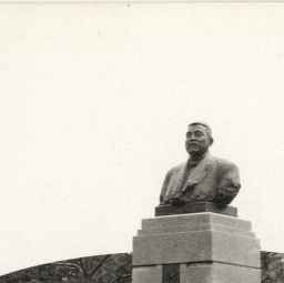 浅羽 靖先生銅像